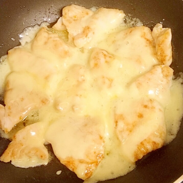 絶品やみつき!とり胸肉のチーズカレー焼き